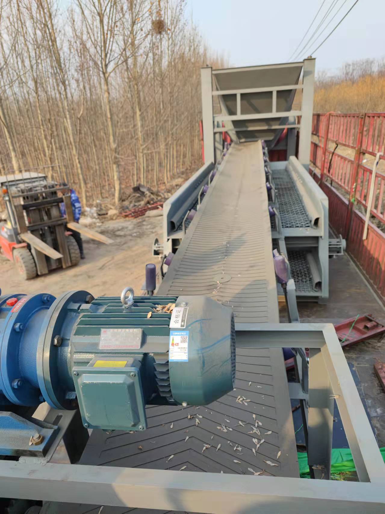 專車發(fā)貨：杭州客戶訂購的康振機械1540-2P圓振篩和9米皮帶機