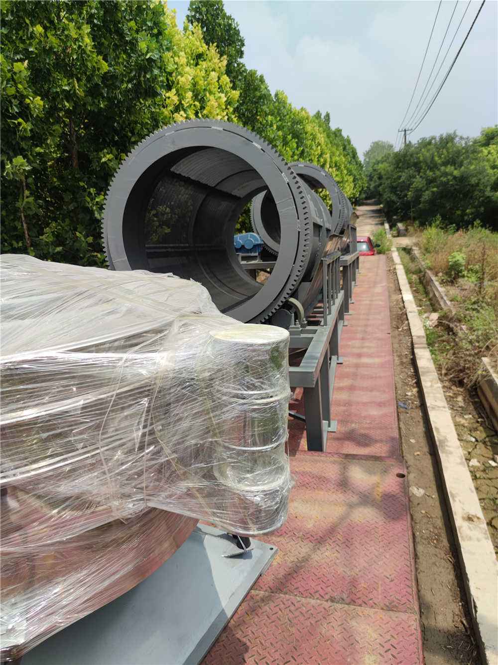 浙江紹興王經(jīng)理訂購(gòu)的康振機(jī)械振動(dòng)篩已發(fā)貨，預(yù)計(jì)三天后到達(dá)，請(qǐng)注意查收，雙方合作十分順利，康振機(jī)械機(jī)械期待與您下次合作。