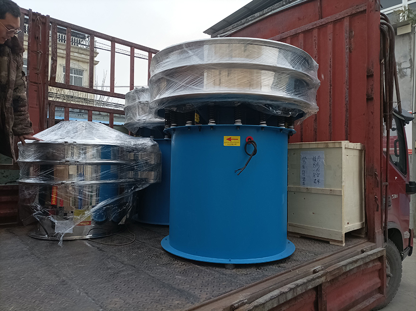 三臺旋振篩發貨