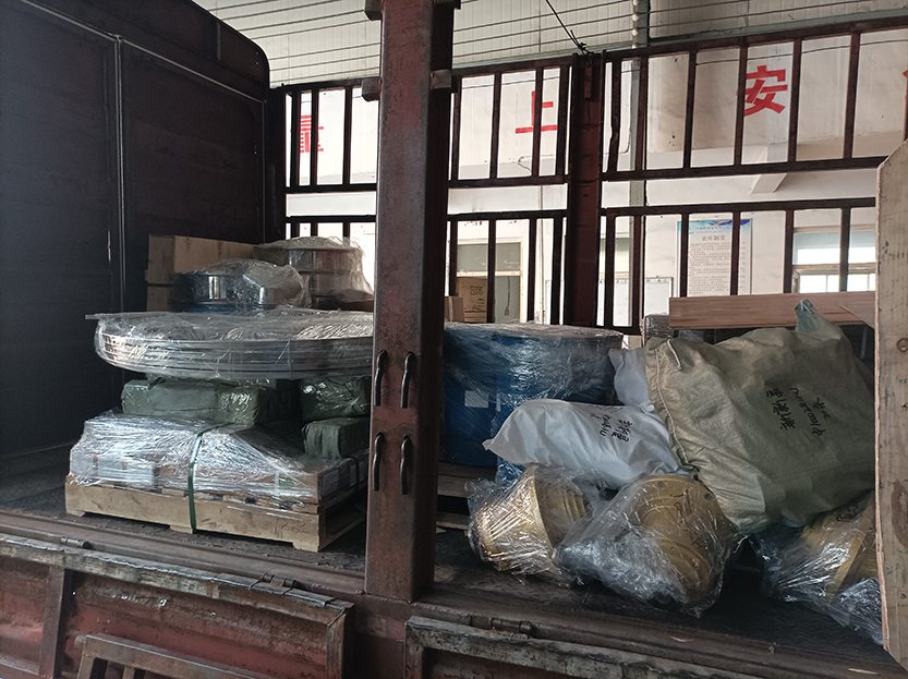 密封膠條、電機、網(wǎng)架等發(fā)貨