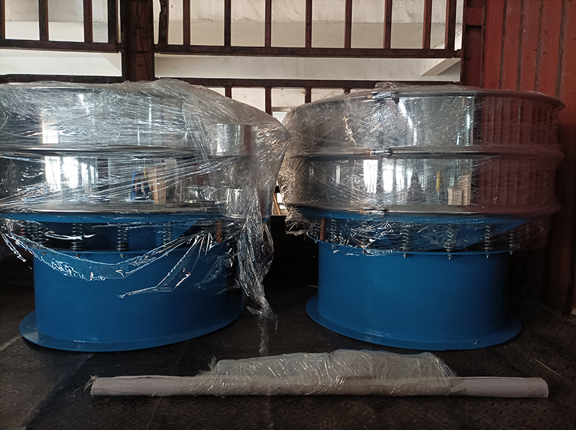 客戶定制兩臺一米二旋振篩發貨